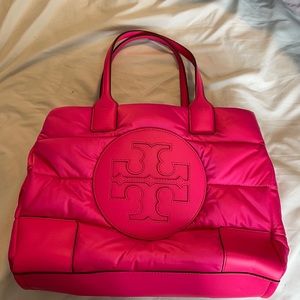 Mini Hot pink Tory Burch bag. NWT- tag fell off